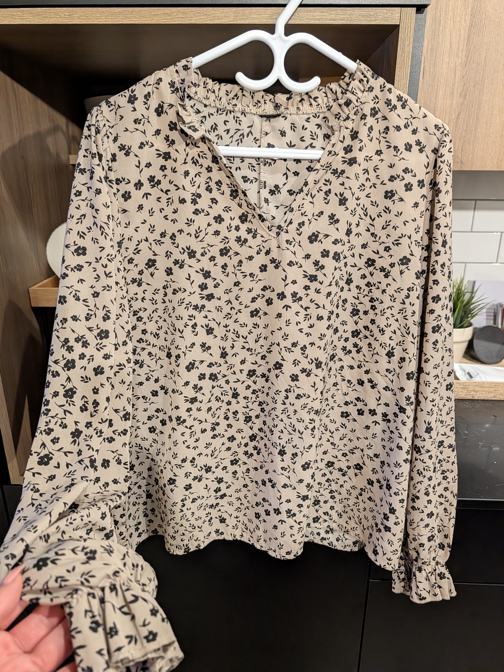 Womens Beige Floral V-Neck Long Sleeve Top